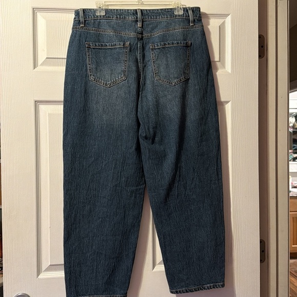 Women’s Time and Tru Barrel Jeans - Picture 4 of 4